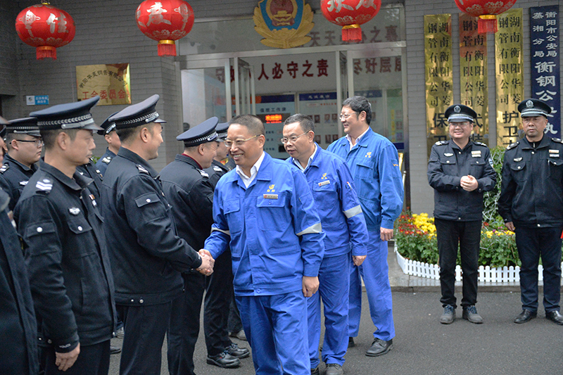 慰問(wèn)凱迪、保安陽(yáng)冬華 (3).JPG